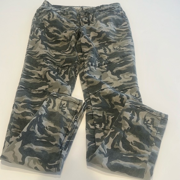 buffalo david bitton franka mid rise camo pants, size lot listed see photos - Picture 1 of 12